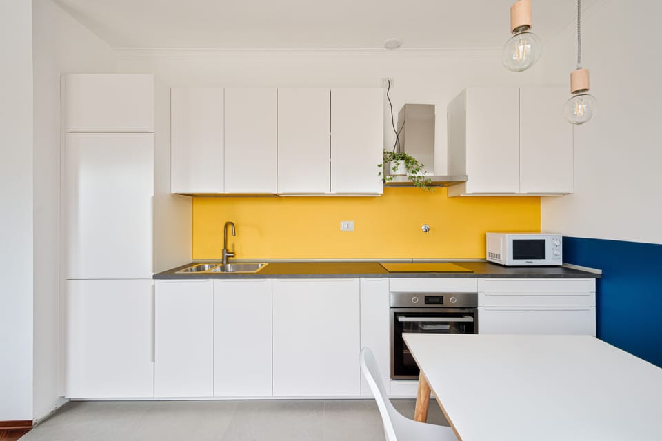 Apartment, 1 Bedroom | Private kitchen | Full-size fridge, microwave, oven, stovetop