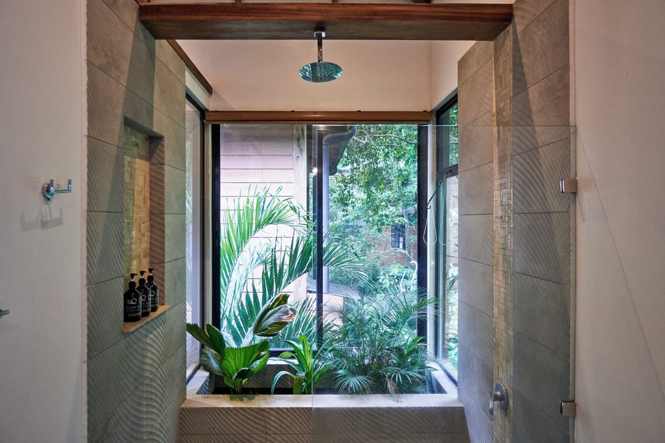 Shower, rainfall showerhead, free toiletries, hair dryer