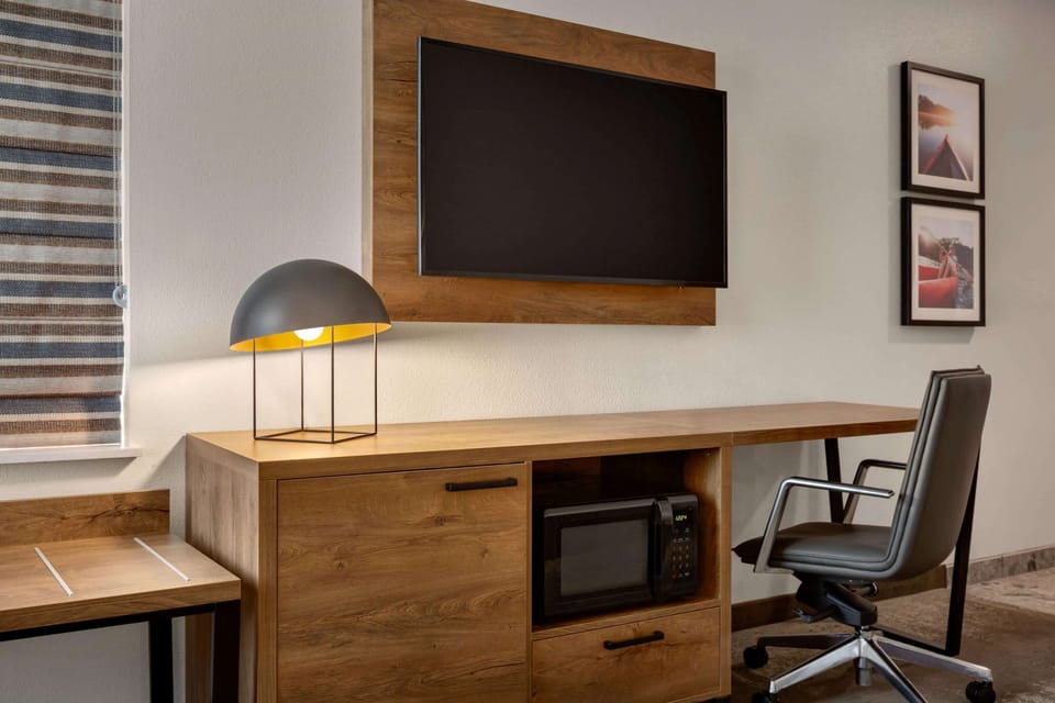 Hypo-allergenic bedding, pillowtop beds, desk, laptop workspace