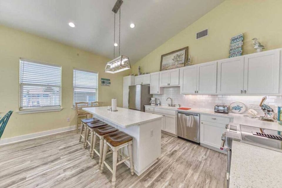 Kitchen with Island