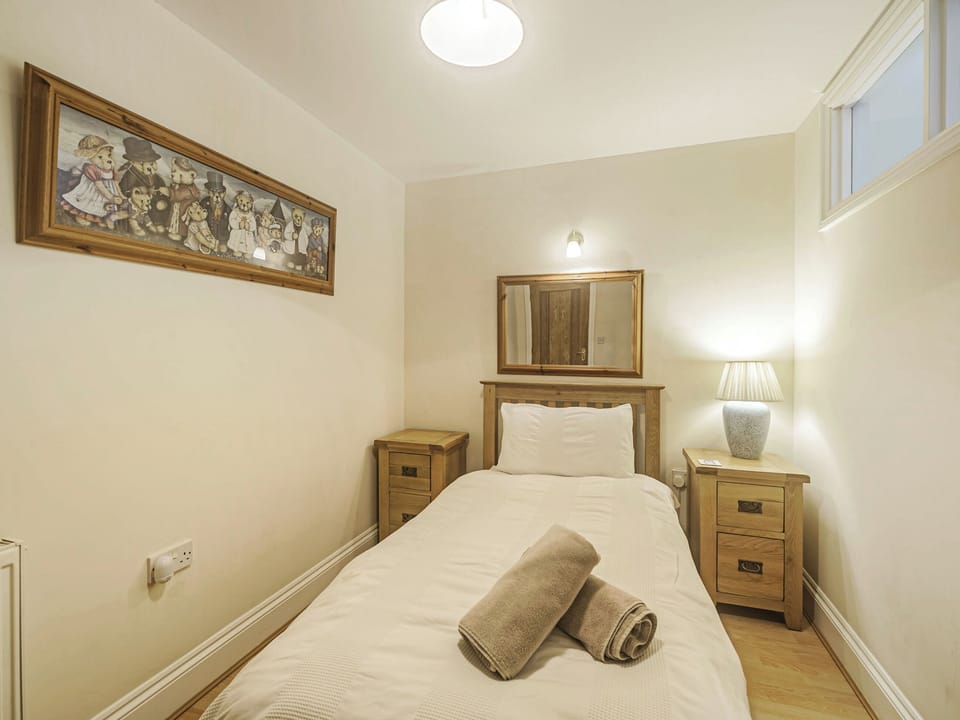 Single bedroom | New Barn Reservoir, Shaldon, near Teignmouth