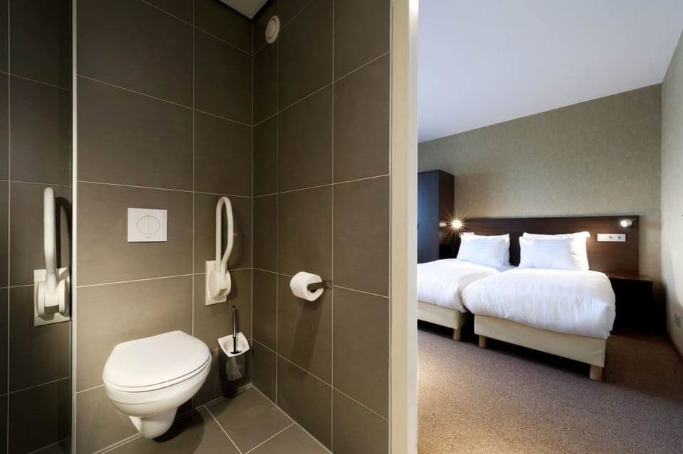 Standard Twin Room, Accessible | In-room safe, desk, iron/ironing board, free WiFi
