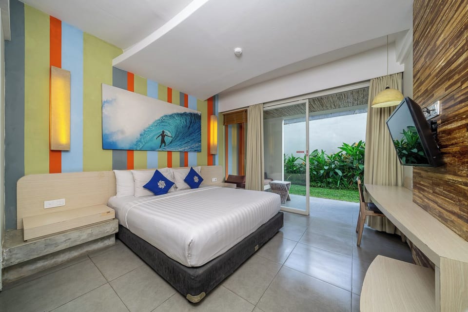 Deluxe Double or Twin Room | Minibar, in-room safe, desk, iron/ironing board