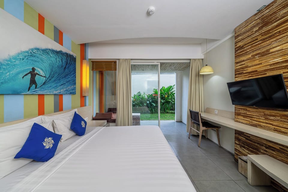 Deluxe Double or Twin Room | Minibar, in-room safe, desk, iron/ironing board