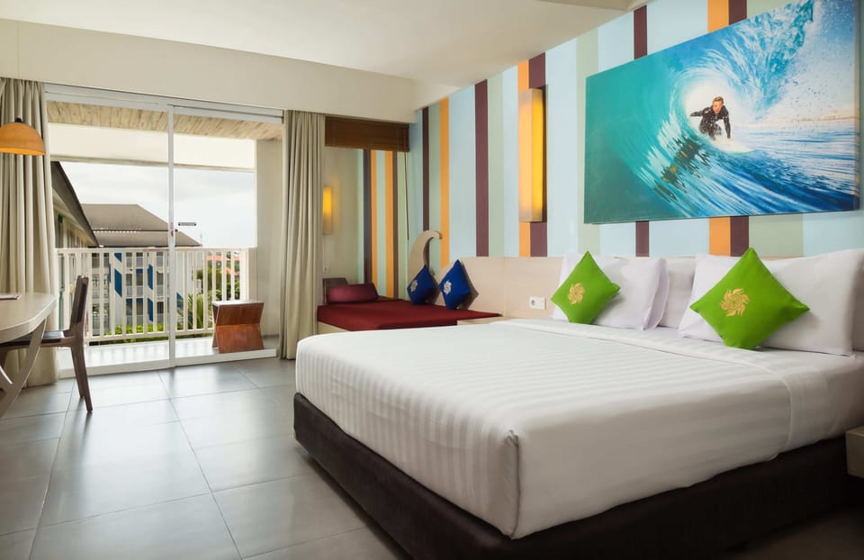 Junior Suite | Minibar, in-room safe, desk, iron/ironing board