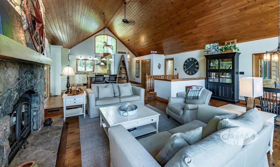 Great Room &amp; Fireplace
