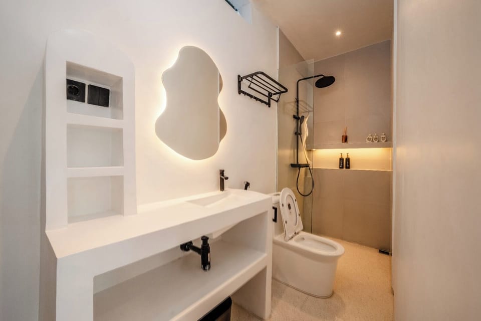 Shower, towels