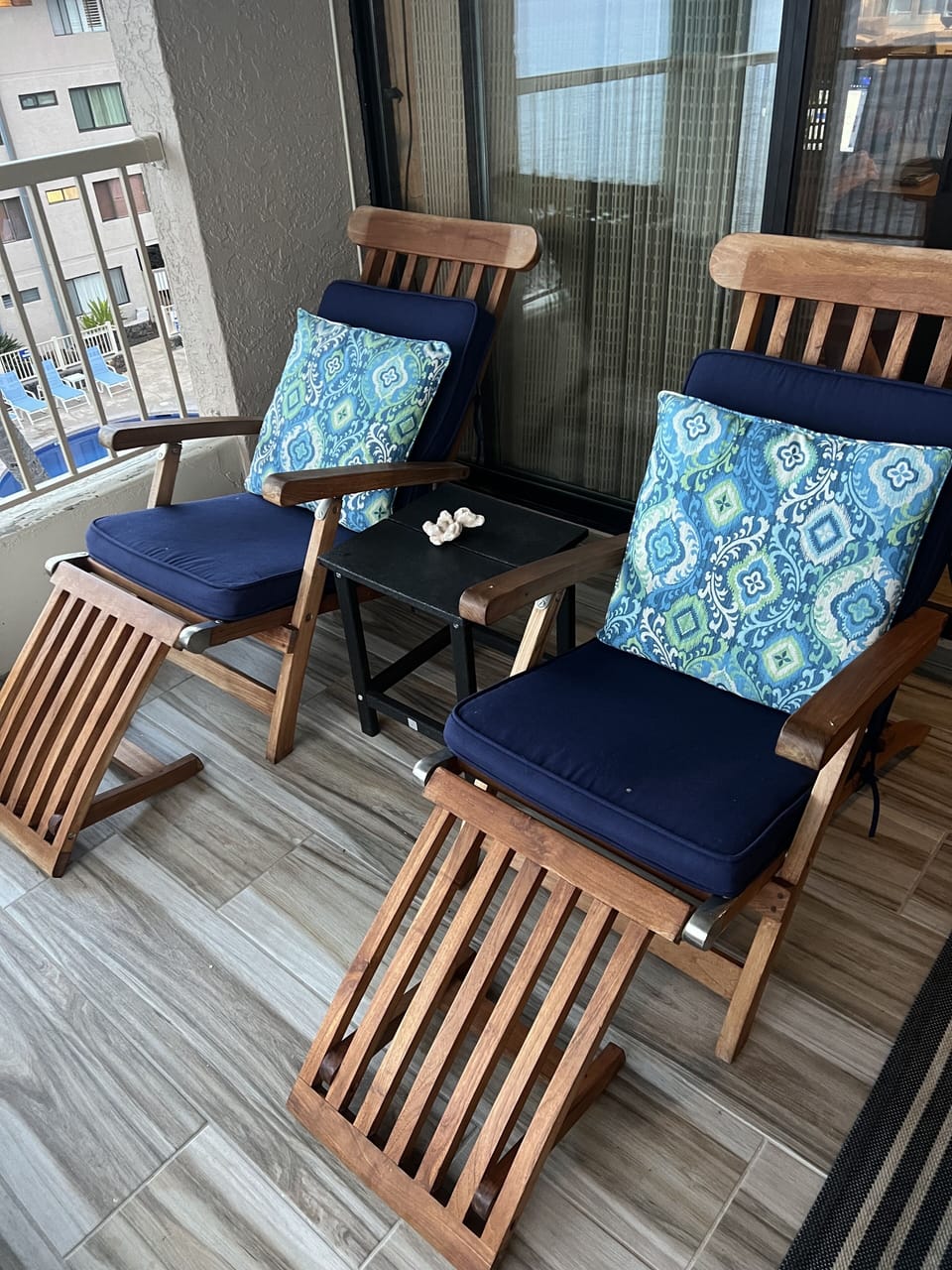 Lounge on the lanai while watching dolphins and whales. 