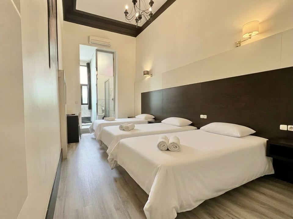 Triple Room | Minibar, in-room safe, desk, blackout drapes