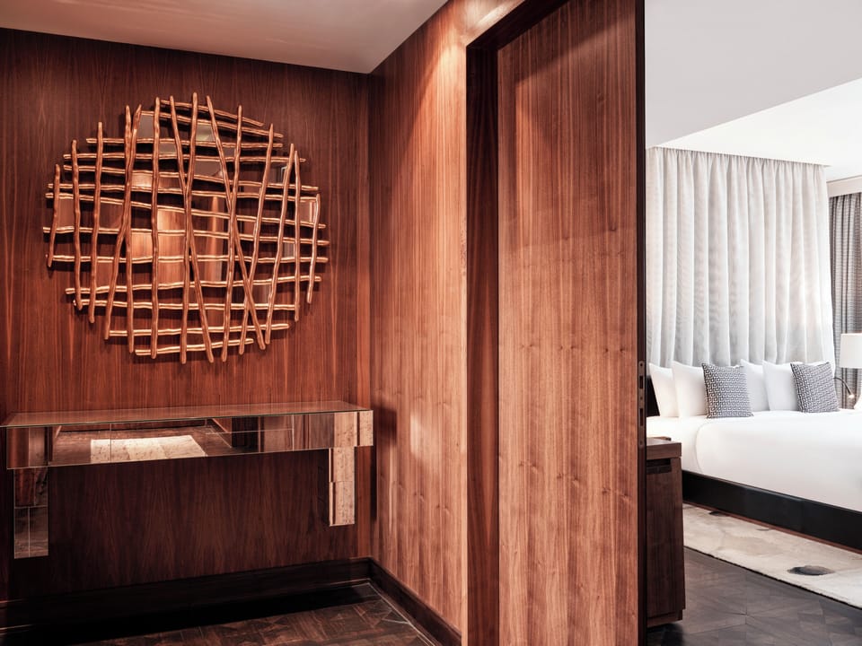 Presidential Suite | Minibar, in-room safe, desk, laptop workspace