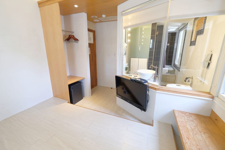 Economy Double Room, Bathtub | Premium bedding, down comforters, individually decorated