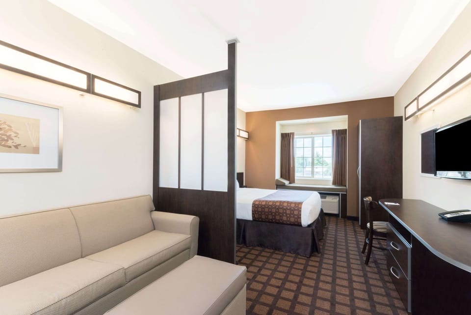 Suite, 1 Queen Bed, Accessible, Non Smoking (Mobility,Hearing,Roll-In Shower) | Desk, iron/ironing board, free cribs/infant beds, rollaway beds