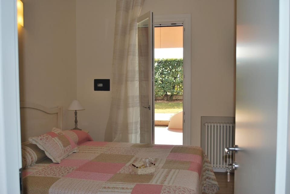 Memory foam beds, in-room safe, desk, free WiFi