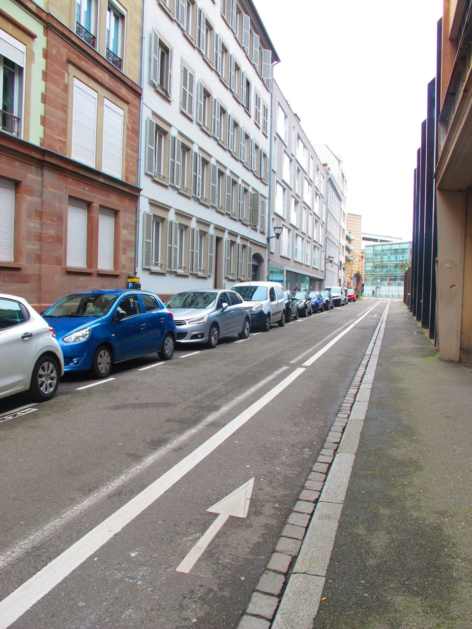 8efb25e0-b322-436f-8ef7-f4d8df15867b