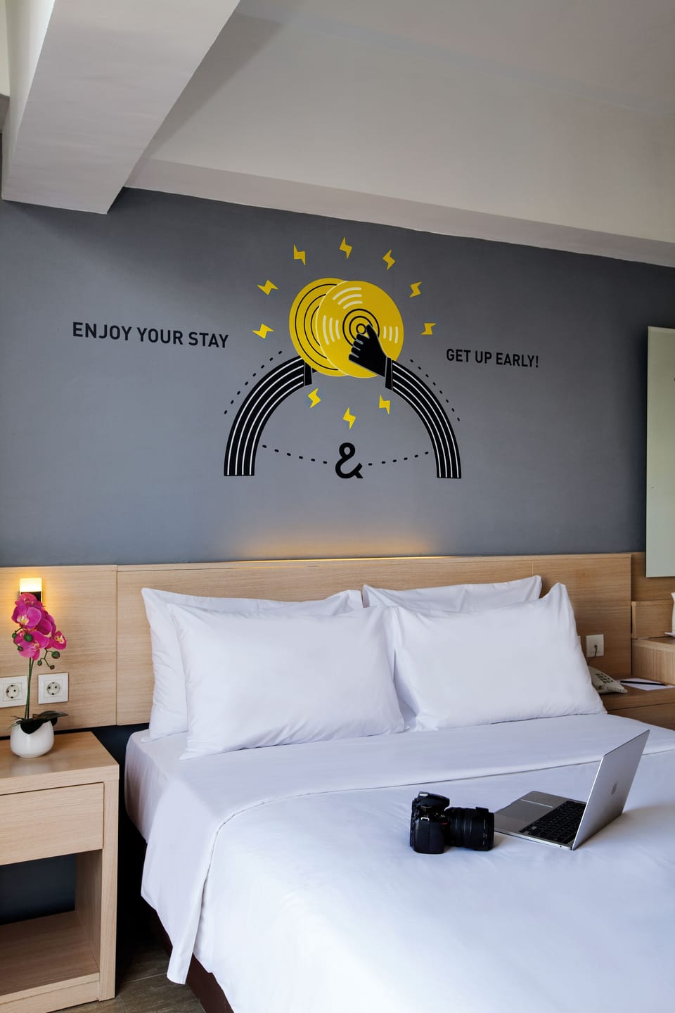 Desk, free WiFi, bed sheets