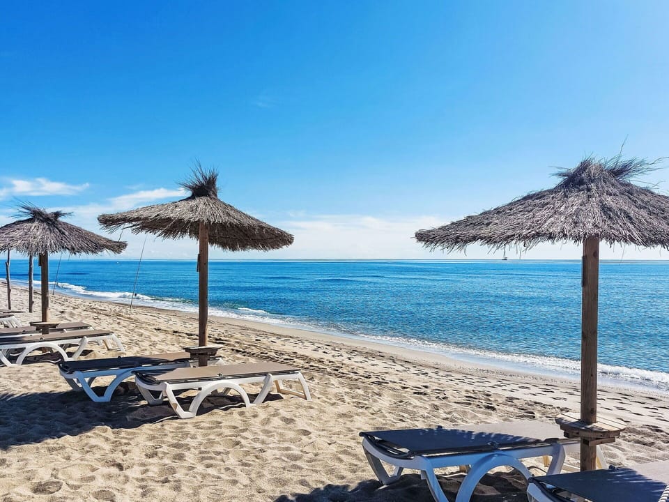 Water, Body Of Water, Beach, Outdoor Furniture, Sea, Horizon, Sand, Coast, Coastal And Oceanic Landforms, Vacation