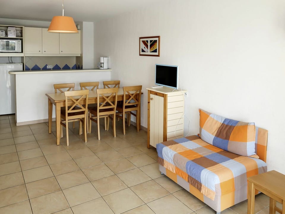 Room, Furniture, Property, Floor, Table, Building, Interior Design, Wall, House, Living Room