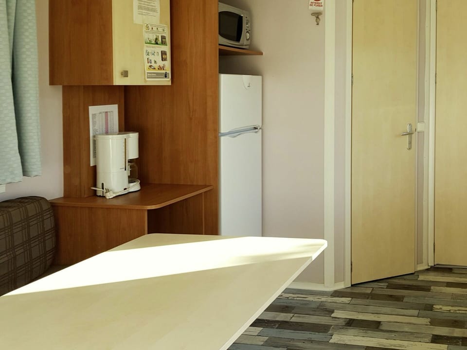 Room, Bathroom, Property, Floor, Tile, Interior Design, Architecture, Wall, Building, Furniture