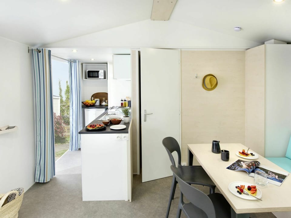 Room, Property, Interior Design, Building, Furniture, Ceiling, House, Floor, Real Estate, Architecture
