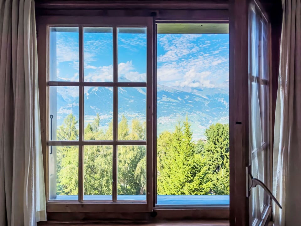 Cloud, Window, Sky, Daytime, Property, Plant, Light, Nature, Azure