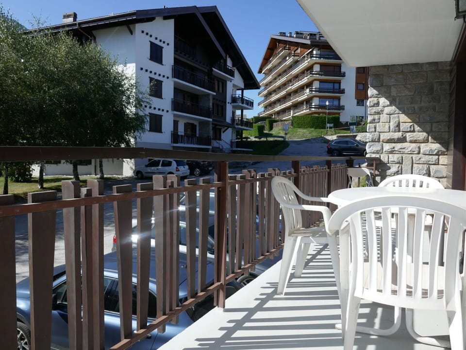 Property, Handrail, Building, Real Estate, Home, Balcony, House, Apartment, Residential Area, Architecture