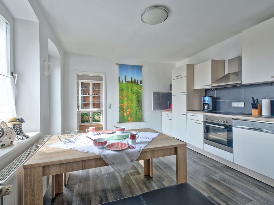 Window, Property, Cabinetry, Furniture, Table, Building, Countertop, Wood, Kitchen, Interior Design