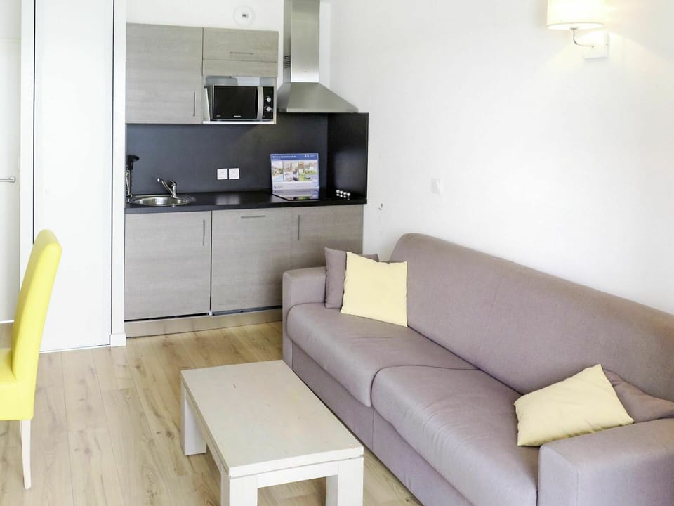 Room, Furniture, Living Room, Property, Interior Design, Floor, Building, House, Table, Yellow