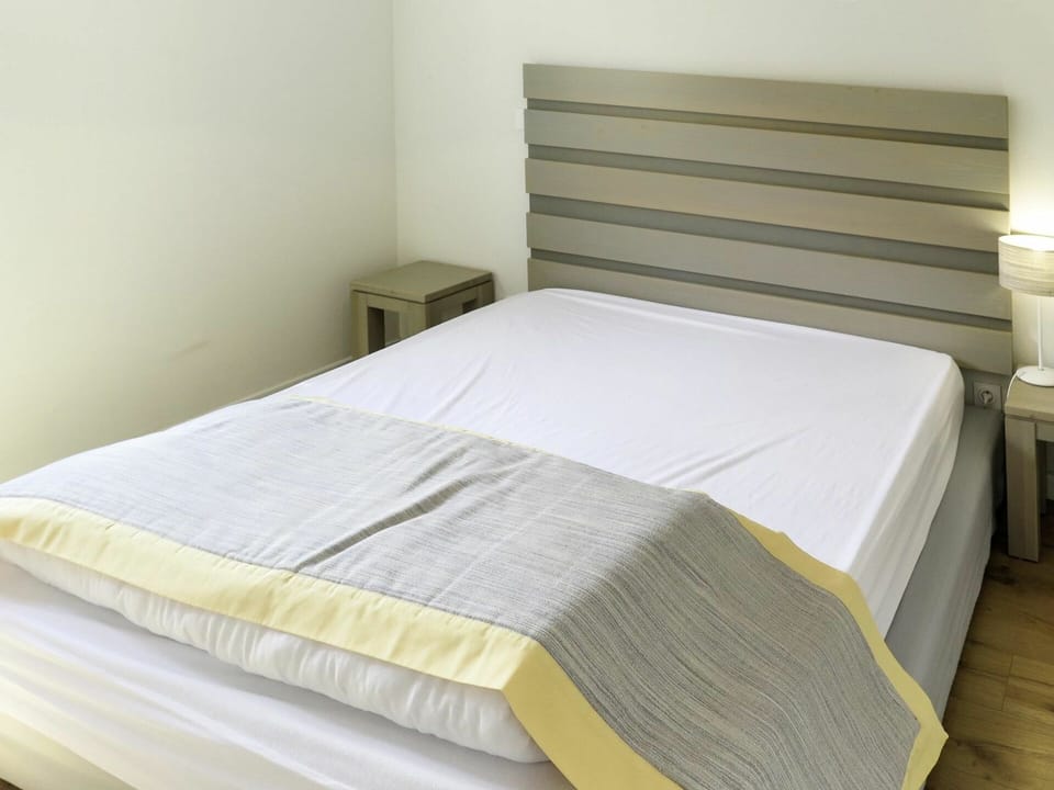 Bed, Bedroom, Furniture, Bed Sheet, Mattress, Bedding, Bed Frame, Room, Property, Mattress Pad