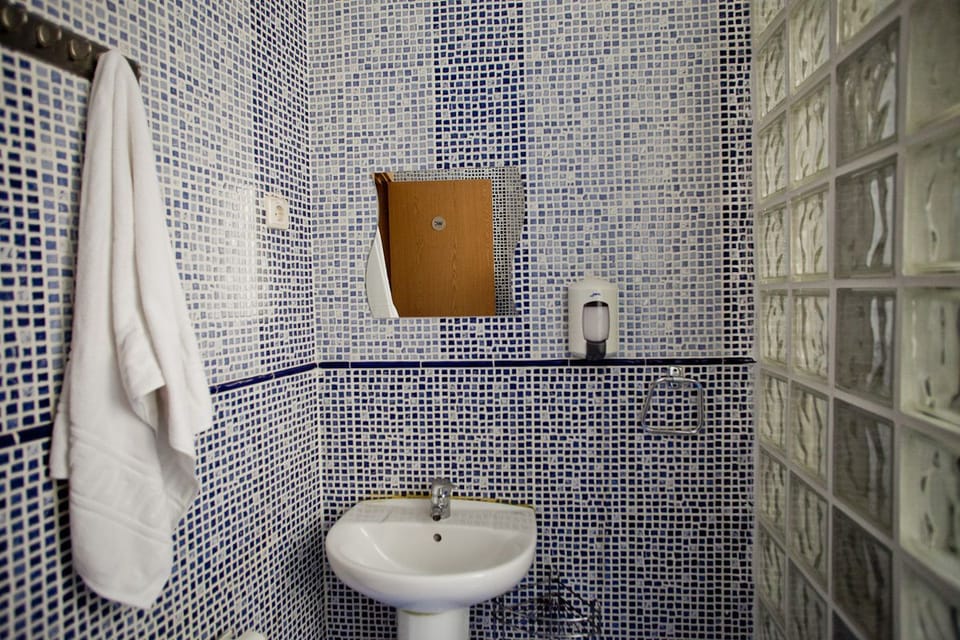 Bathroom sink