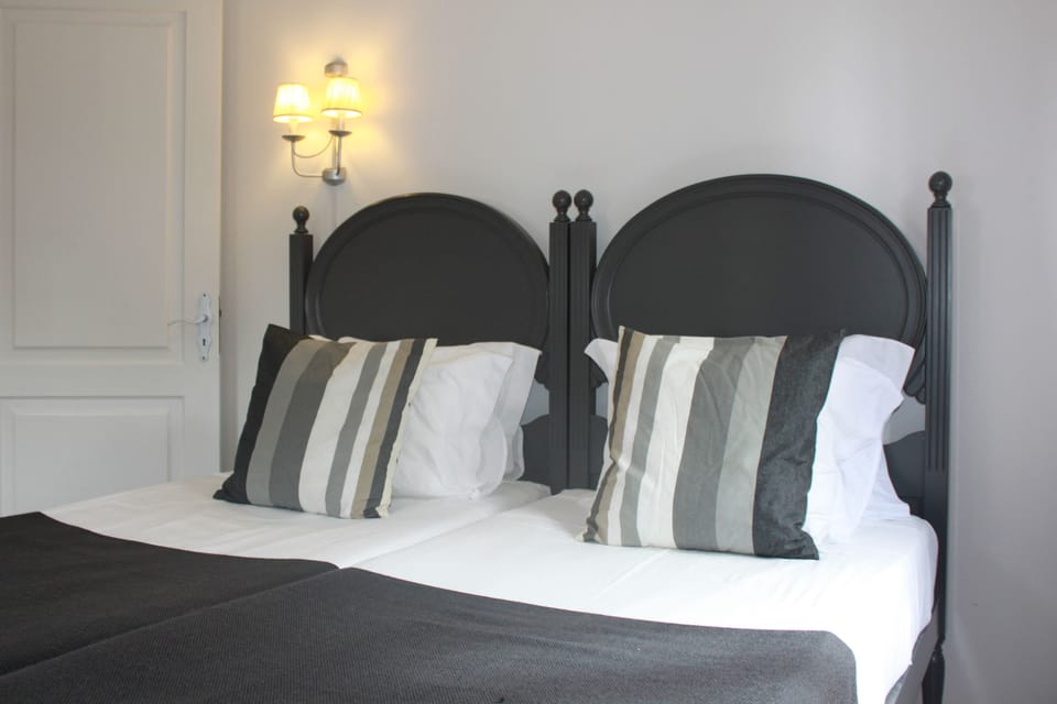 House, 3 Twin Beds | In-room safe, desk, laptop workspace, bed sheets
