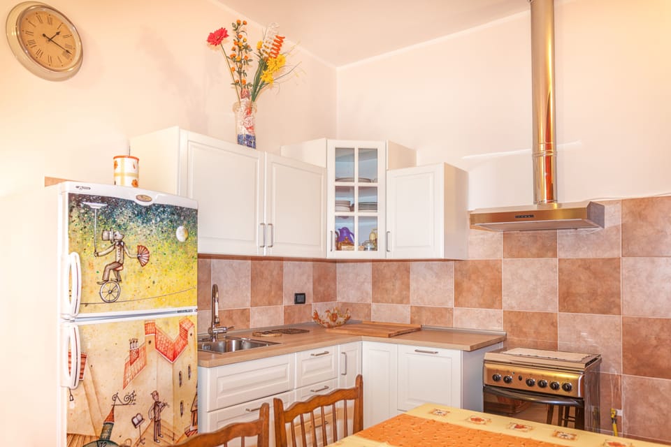 Family Apartment, 3 Bedrooms, 2 Bathrooms, Ground Floor IT010013C1BEV4748G | Private kitchen
