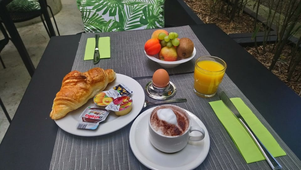 Daily buffet breakfast for a fee