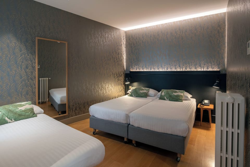 Quadruple Room | In-room safe, desk, free WiFi, bed sheets