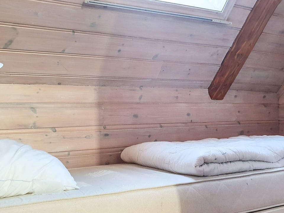 House | 5 bedrooms, individually furnished, bed sheets