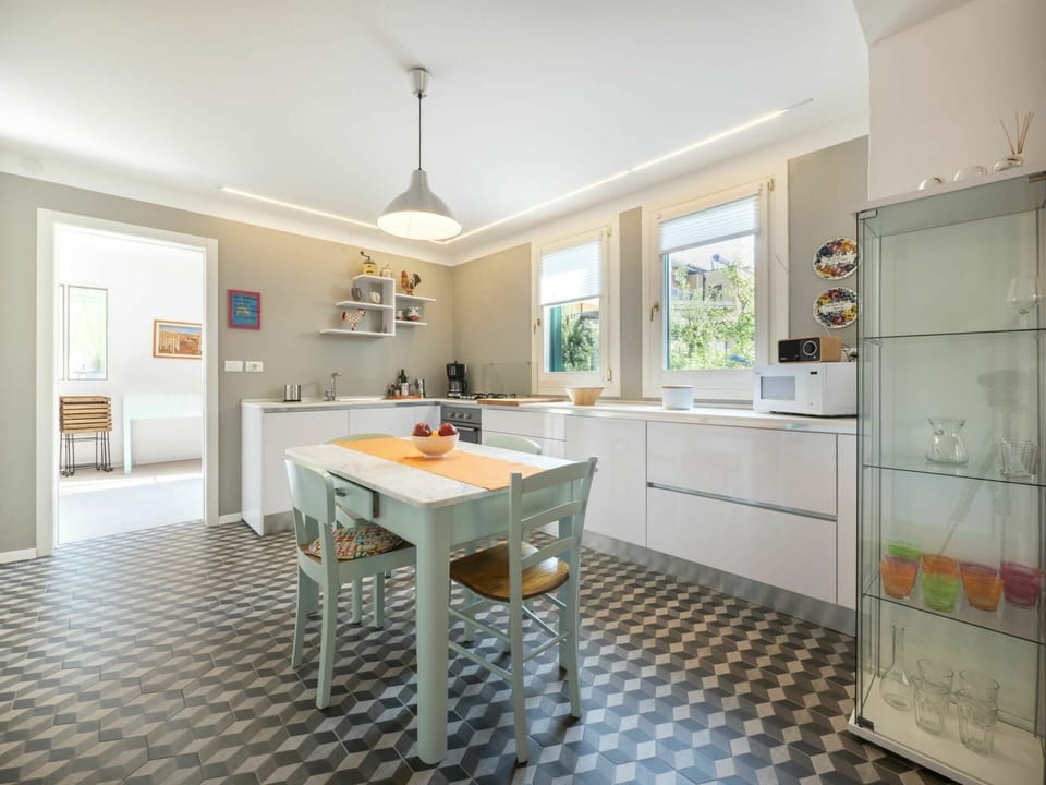 Countertop, Cabinetry, Furniture, Sink, Property, Tap, Window, Kitchen, Table, Wood