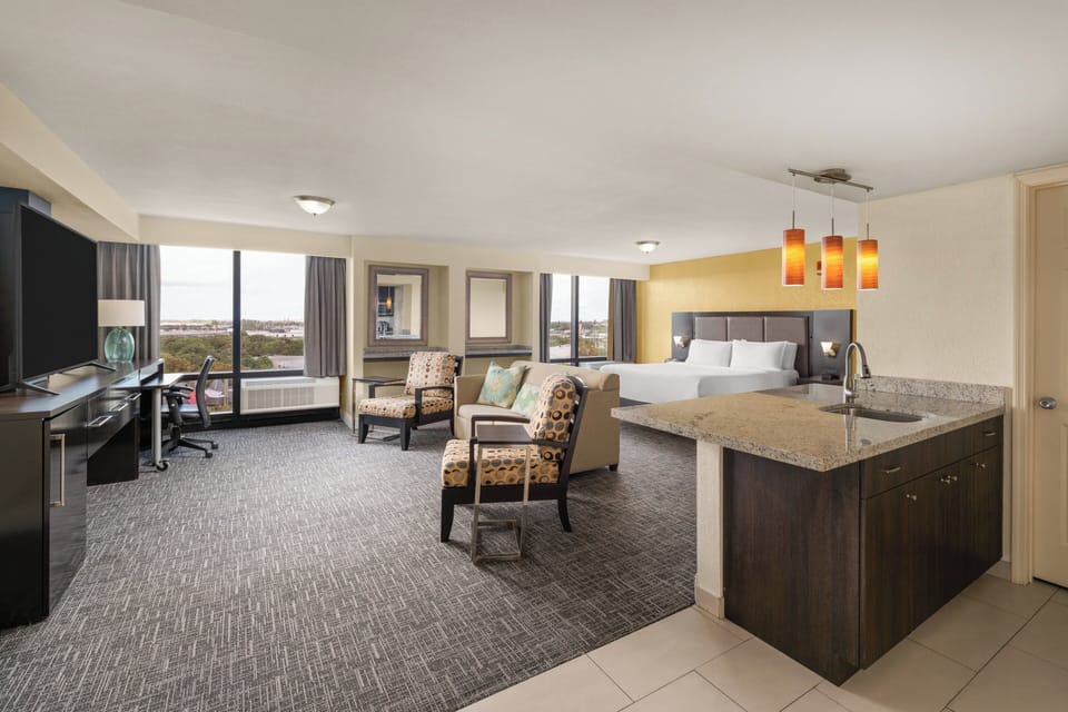 Pillowtop beds, in-room safe, desk, laptop workspace