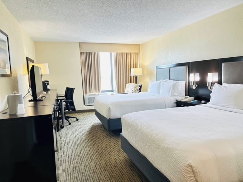 Pillowtop beds, in-room safe, desk, laptop workspace