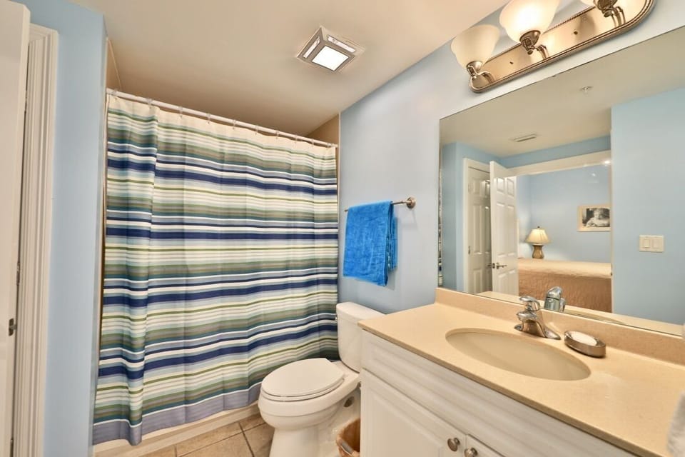 2nd bathroom with a shower/tub combo.