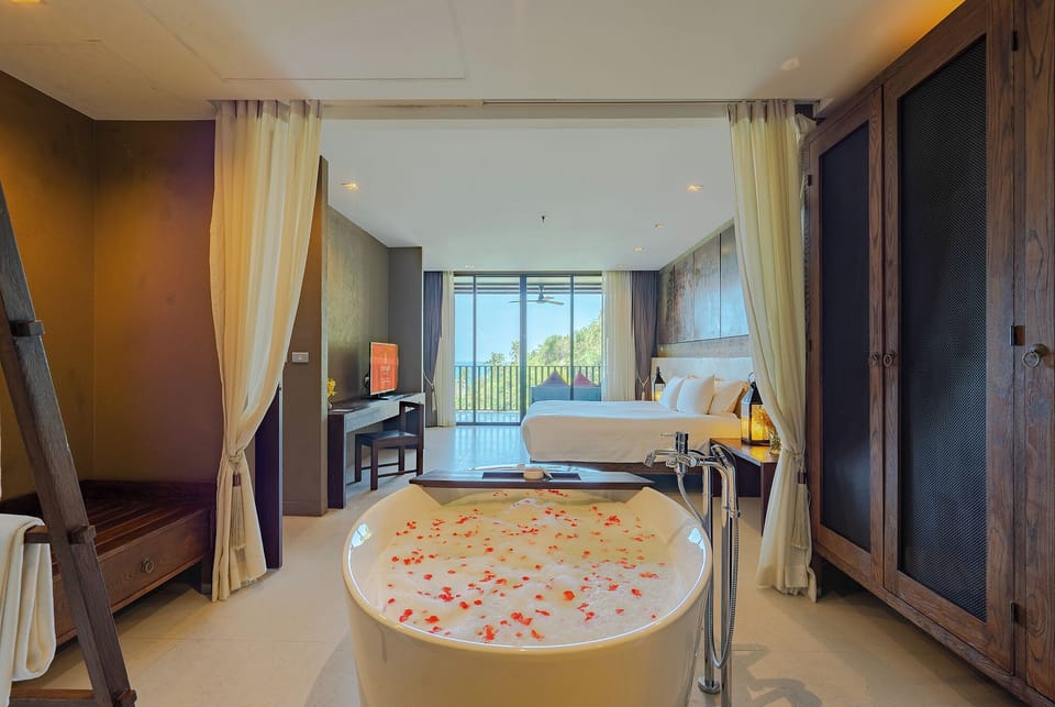Ocean View Family Suite | Bathroom | Hair dryer, bathrobes, slippers, towels