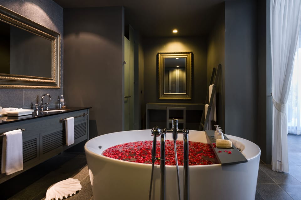 Ocean View Pool Villa | Deep soaking bathtub