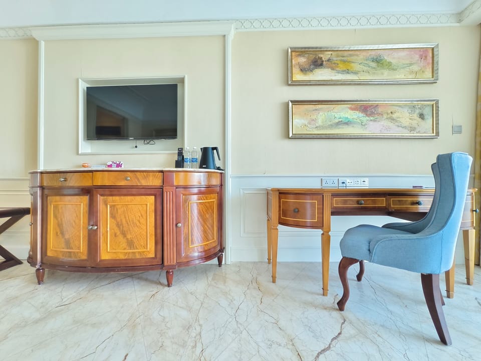 1 bedroom, down comforters, minibar, in-room safe