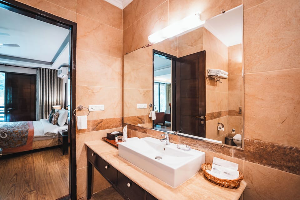 Deluxe Room with Balcony -Mountain View | Bathroom | Free toiletries, hair dryer, slippers, towels
