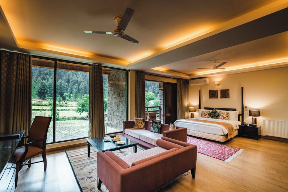 Luxury Suite with Balcony -Mountain View | In-room safe, desk, laptop workspace, WiFi (free)