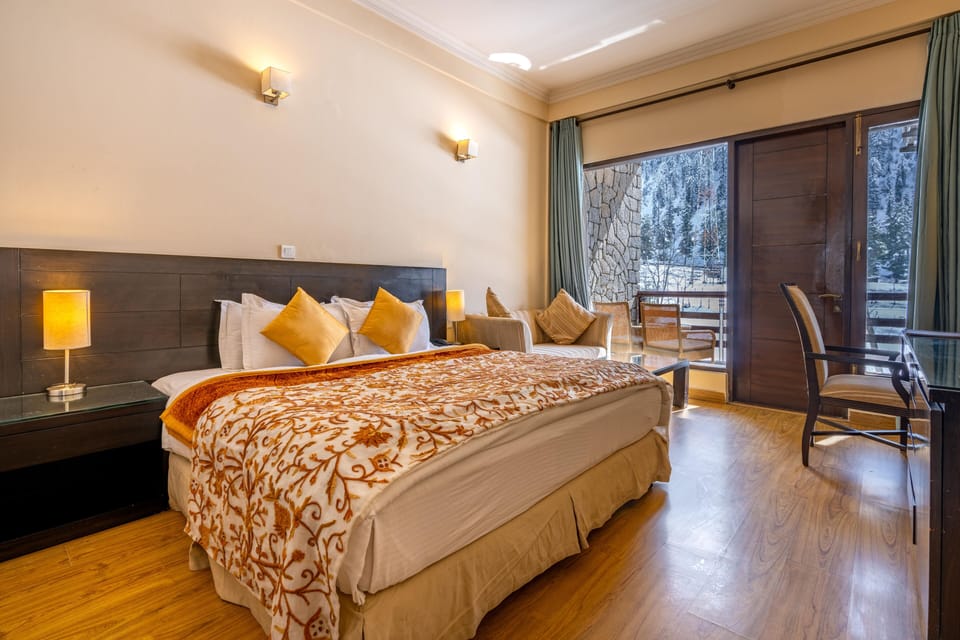 Deluxe Room with Balcony -Mountain View | In-room safe, desk, laptop workspace, WiFi (free)
