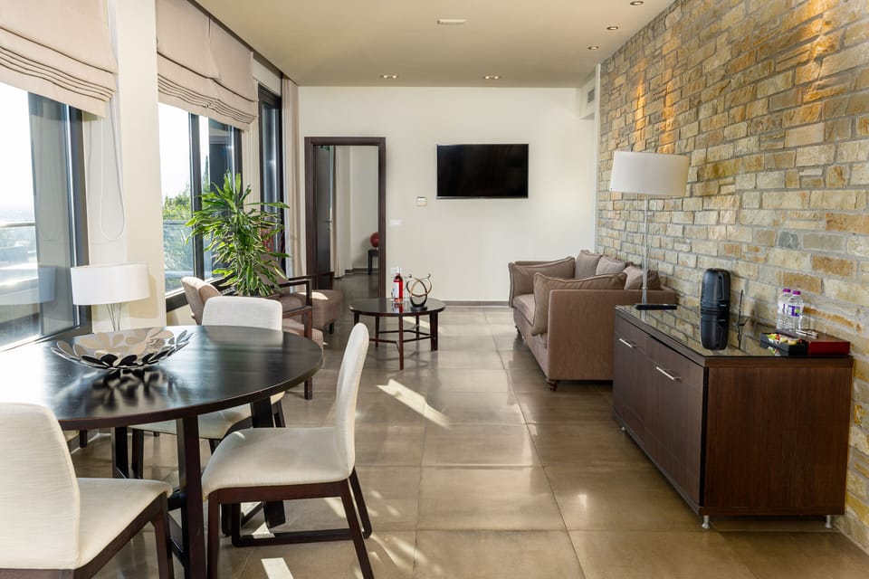 Suite (Panoramic View) | Premium bedding, minibar, in-room safe, desk