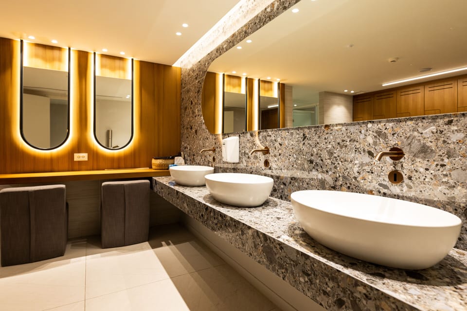 Couples treatment rooms, body treatments, aromatherapy, body scrubs