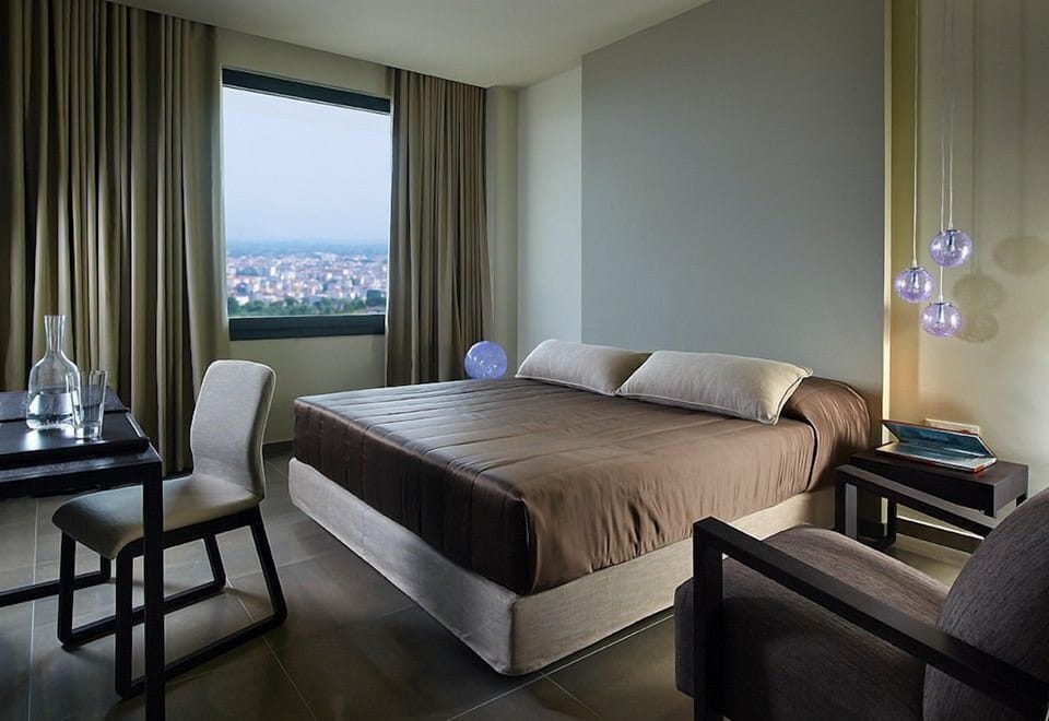 Suite (Panoramic View) | Premium bedding, minibar, in-room safe, desk