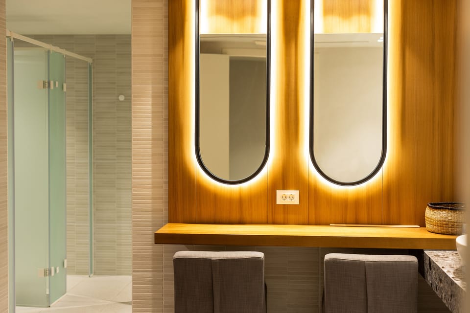 Couples treatment rooms, body treatments, aromatherapy, body scrubs