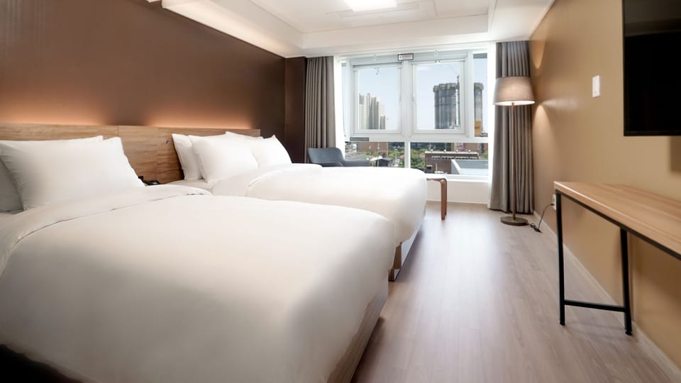 Deluxe Twin Room | Blackout drapes, free WiFi, bed sheets