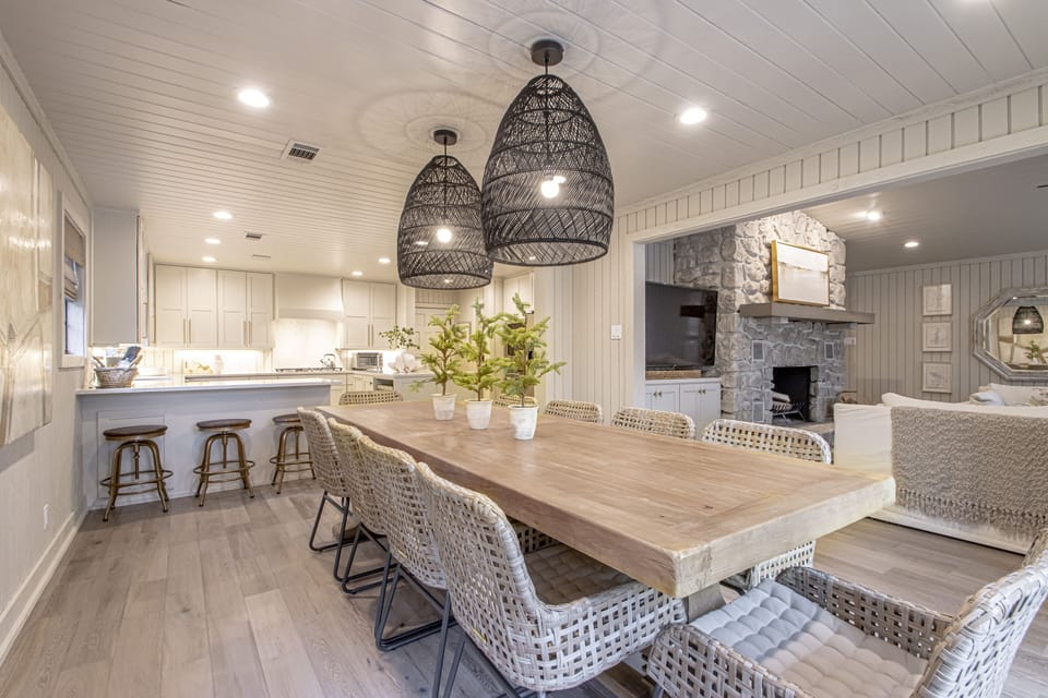 Dining Room Pic #1